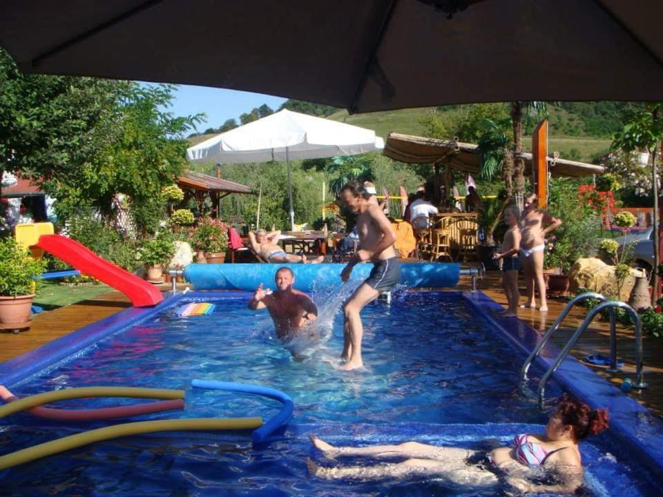 Holiday Vendeghaz Es Szabadidokert Jardanhaza Exterior photo
