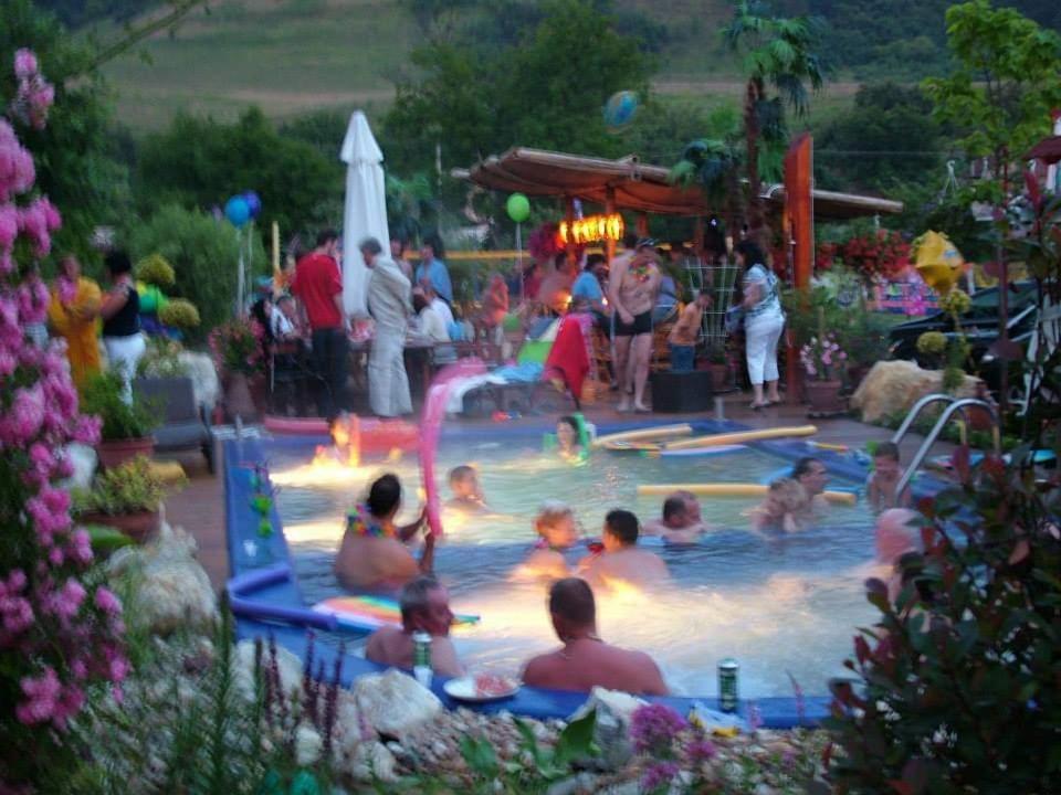 Holiday Vendeghaz Es Szabadidokert Jardanhaza Exterior photo